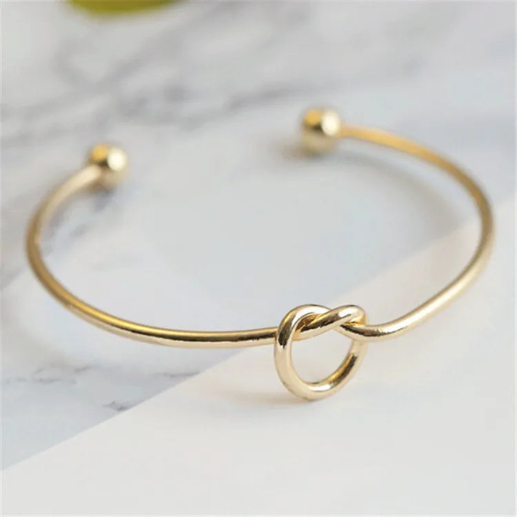 Bracelete Bella Cuff - Design Geométrico Minimalista Chic em Aço Inoxidável com Banhado a Ouro