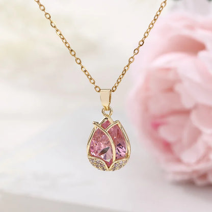 Colar de Senhora Tulip – Luxo e Brilho com Pendente em Flor de Tulipa em Aço Titânio e Cristais