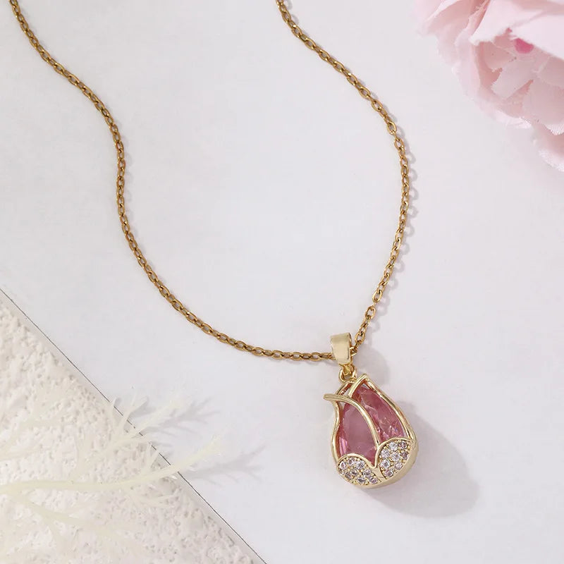 Colar de Senhora Tulip – Luxo e Brilho com Pendente em Flor de Tulipa em Aço Titânio e Cristais