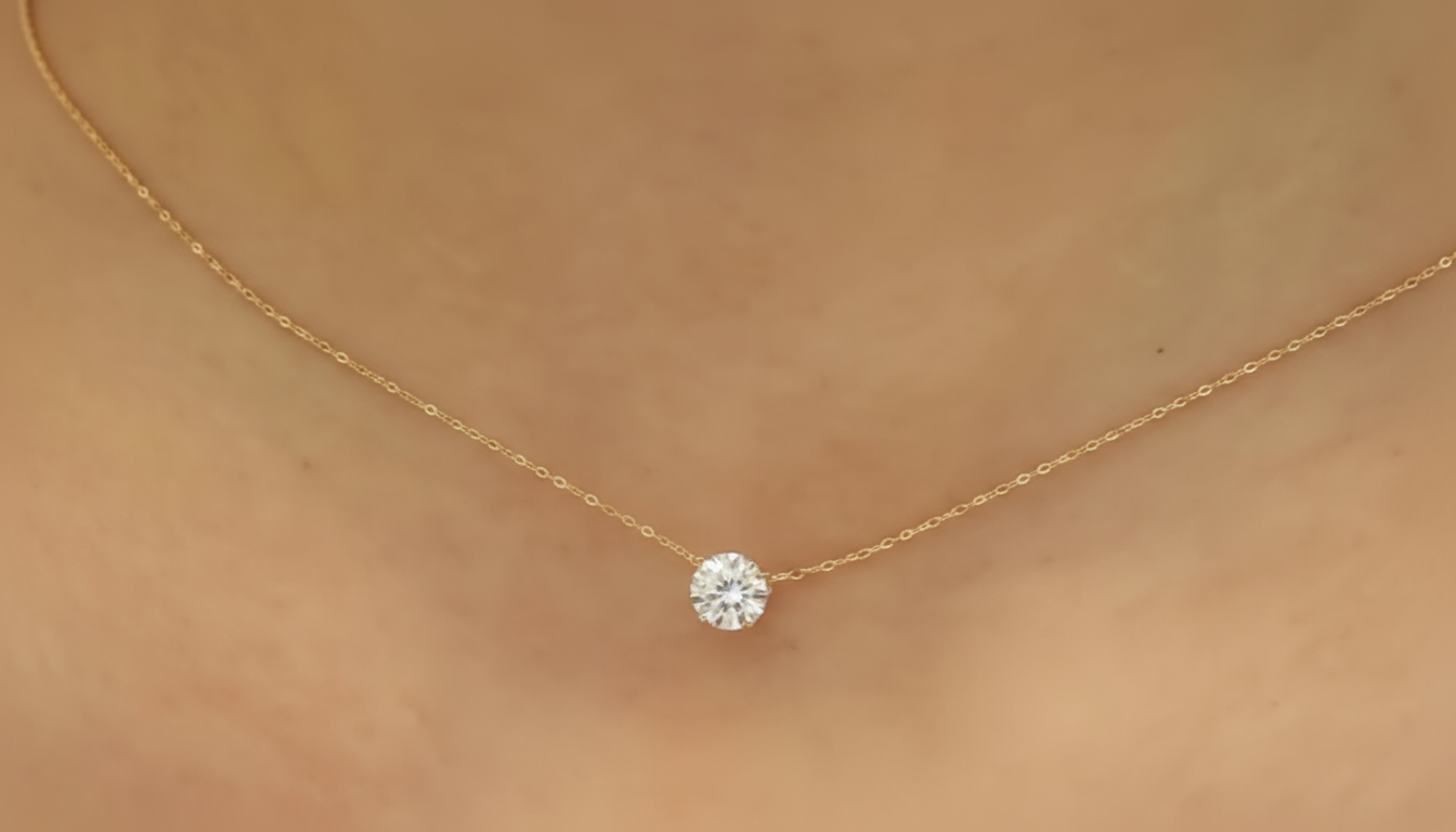 Colar Minimalista com Zircónia – Design Delicado e Moderno em Aço Inoxidável Antialérgico