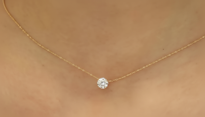 Colar Minimalista com Zircónia – Design Delicado e Moderno em Aço Inoxidável Antialérgico